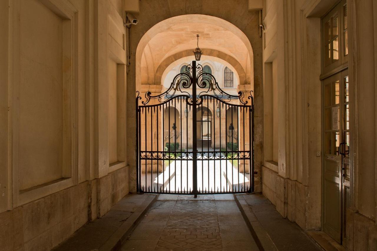 Paris Place Pantheon Exterior photo